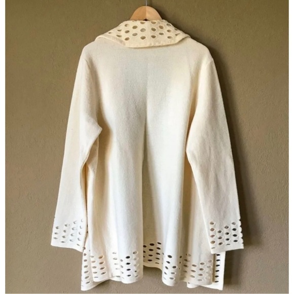 Chico's 0 Sz S 100% WOOL Ivory Cream Perforated Cut-Out Cardigan Sweater - Picture 5 of 7